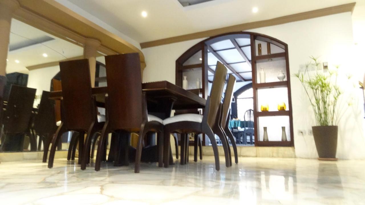 Hostal Villa 97 Гуаякиль Экстерьер фото